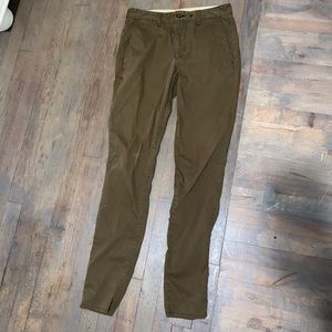 Green rag & bone pants 👖 size 30 one blemish on back